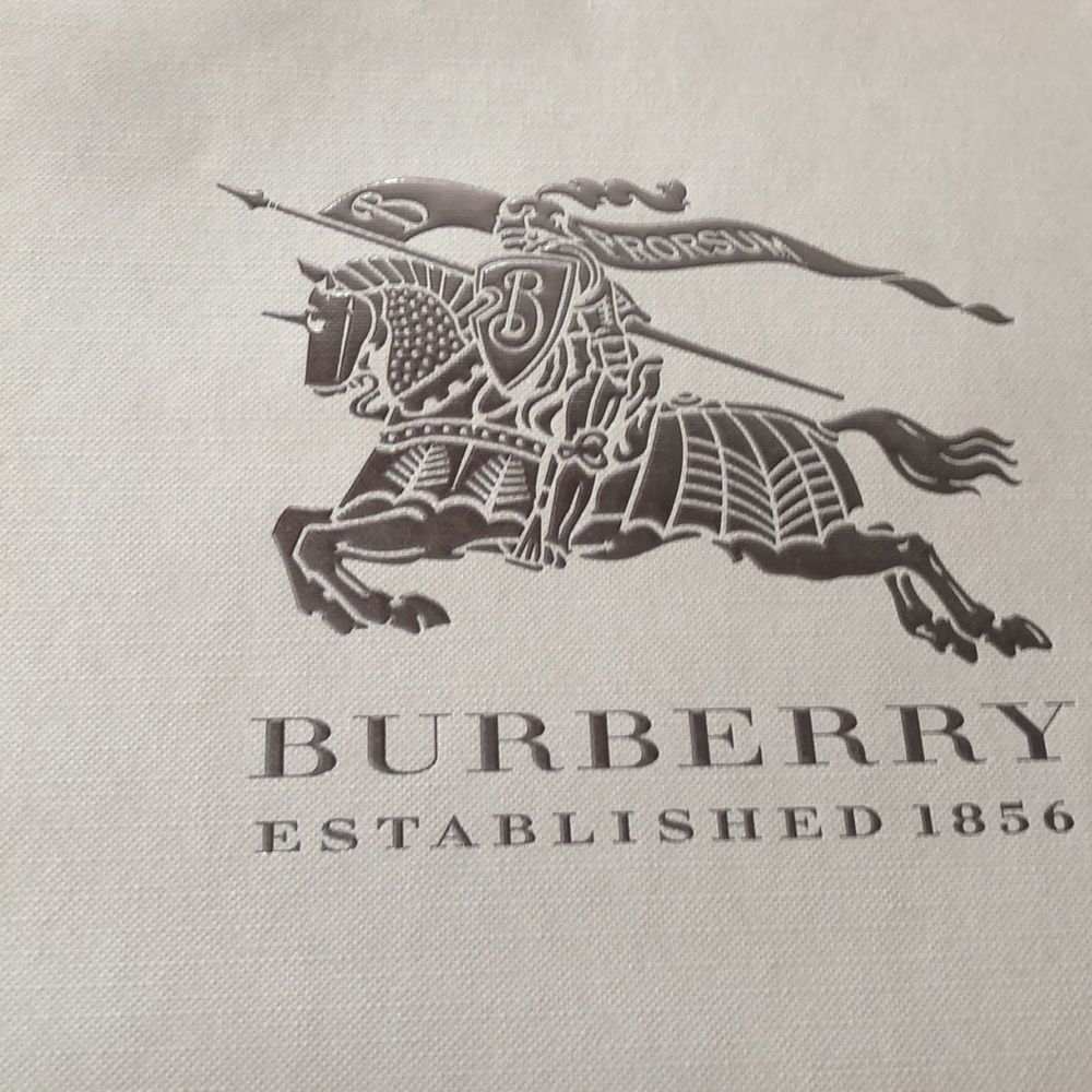 Burberry - Picture 5 of 8